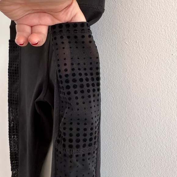 Good American Ascending dots high waisted side pocket black leggings size 0 - Picture 6 of 9